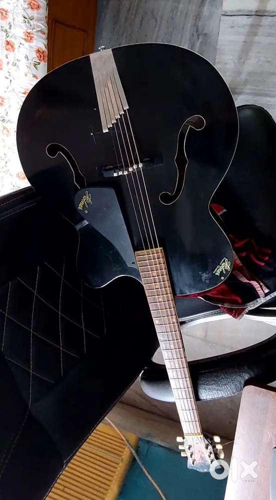 Hobner acoustic Guitar.Price negotiable