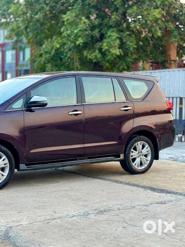 Toyota Innova Crysta 2.8 Zx At 7 Seater, 2016, Diesel