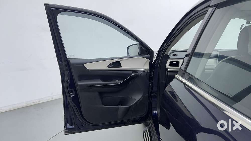 Mahindra Xuv700 2.2 Ax 5 Diesel At 7 Str, 2022, Diesel