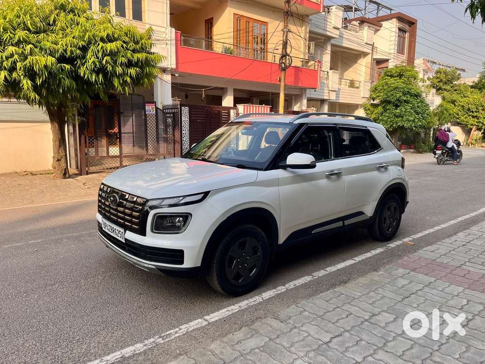 Hyundai Venue 1.2 S (o), 2024, Petrol
