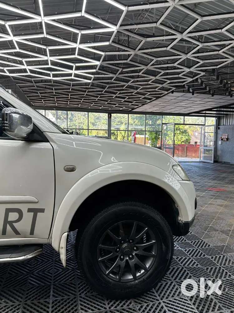 Mitsubishi Pajero Sport 2013 Diesel 100000 Km Driven