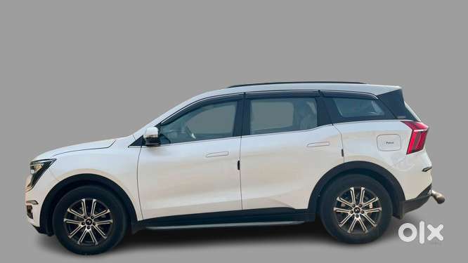 Mahindra Xuv700 2.0 Ax 7 Petrol At Str, 2024, Petrol