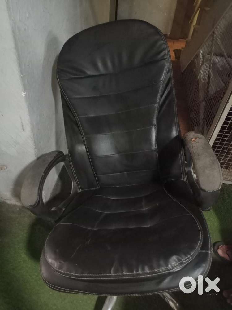 Black revolving office chair with adjustable height