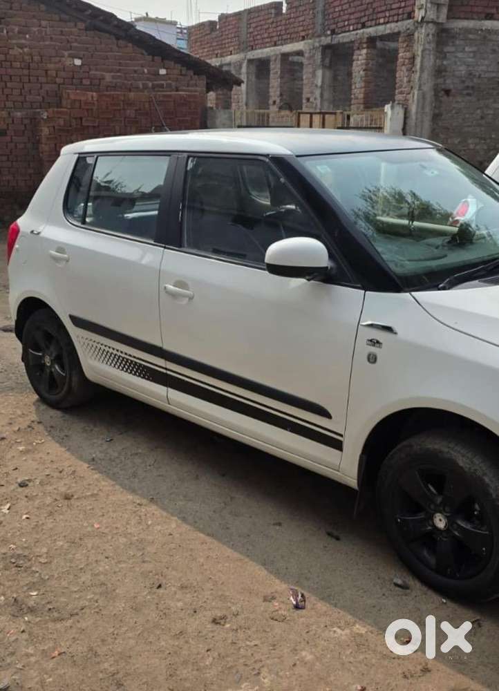 Skoda Fabia 2013 Petrol 80000 Km Driven