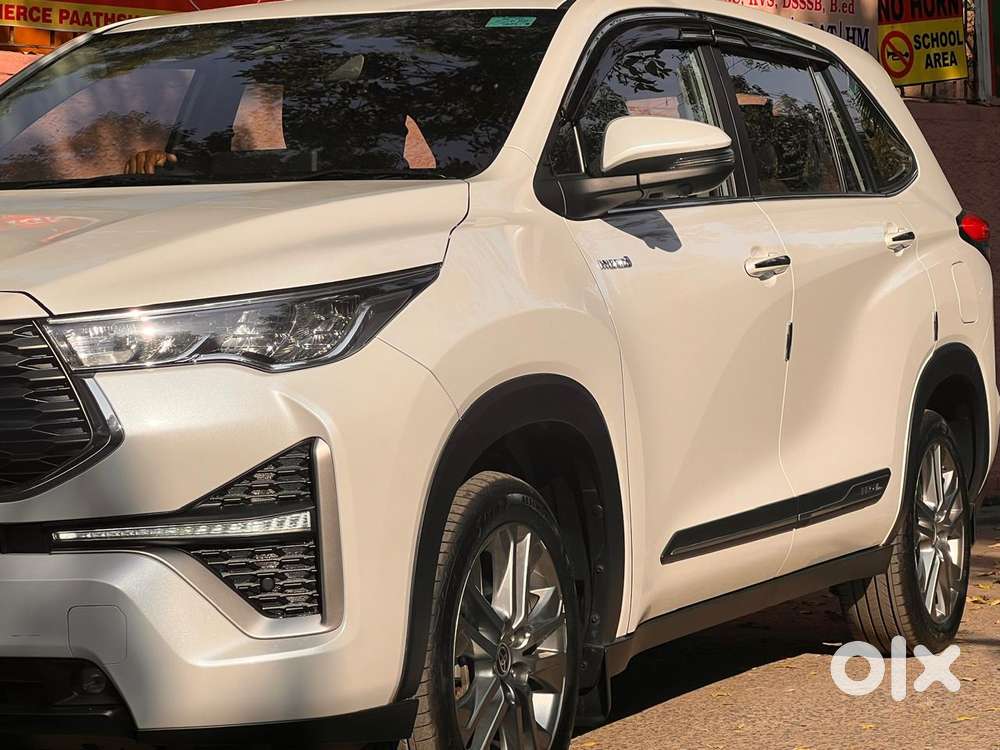 Toyota Innova Hycross 2.0 Zx (o) Hybrid 7 Str, 2025, Petrol