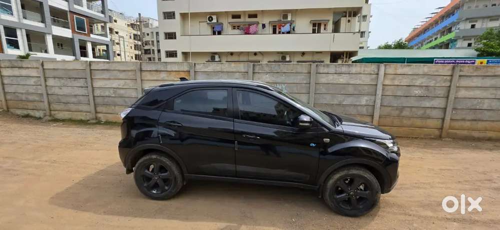 Tata Nexon EV XZ PLUS LUX DARK EDITION - Photo 2
