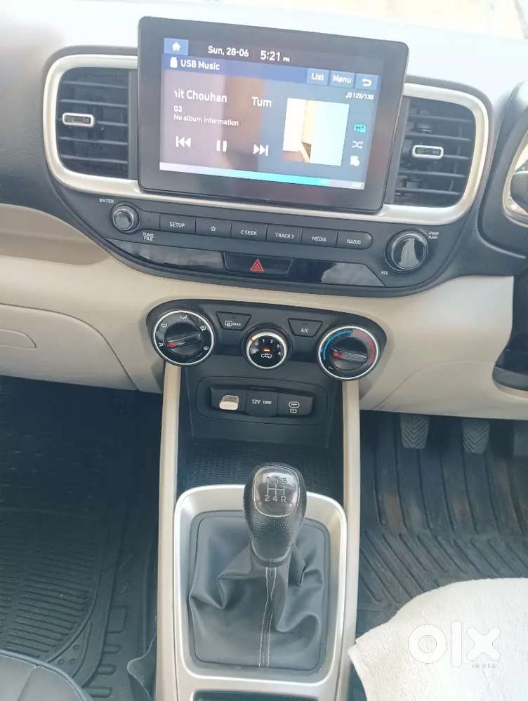Well Maintained Single Hand Driven,hyundai Venue Mt Petrol 2025