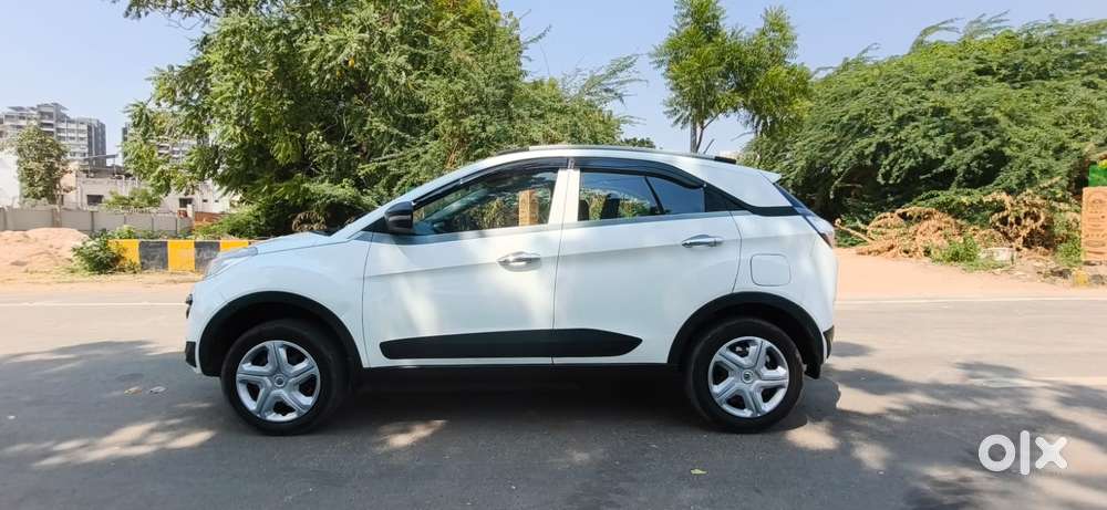 Tata Nexon 1.2 Revotron Xm (s), 2018, Cng & Hybrids