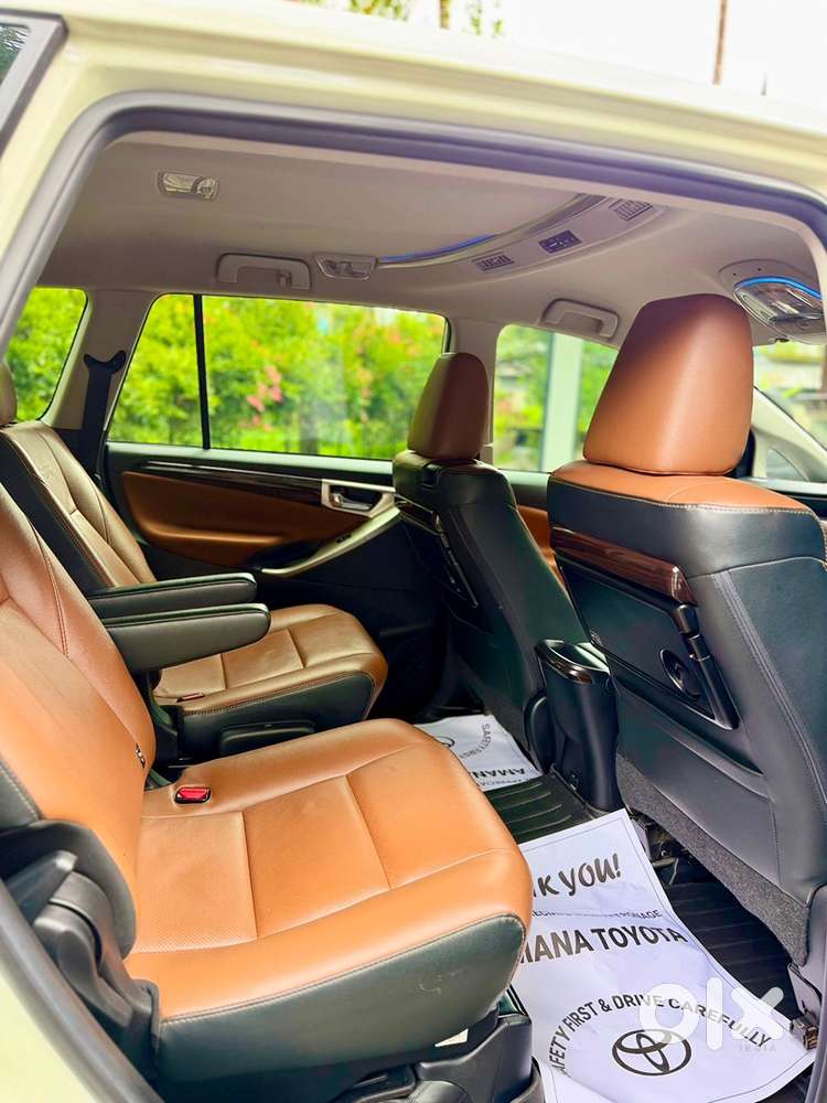 Toyota Innova Crysta 2022 Diesel 28000 Km Driven