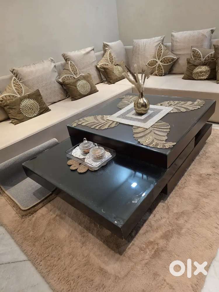 Drawing room center table