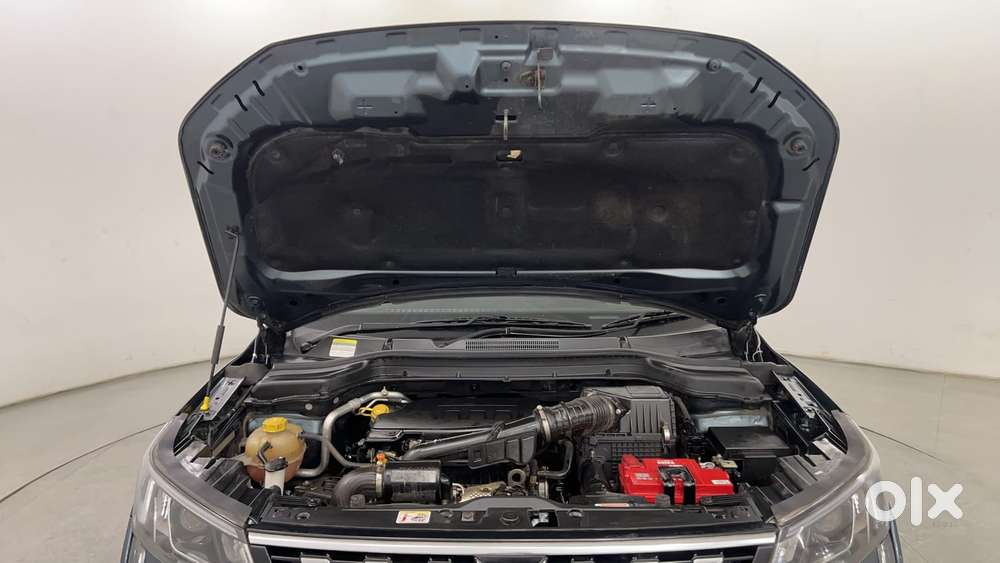 Mahindra Xuv300 1.2 W8 (o) Amt Petrol, 2023, Petrol