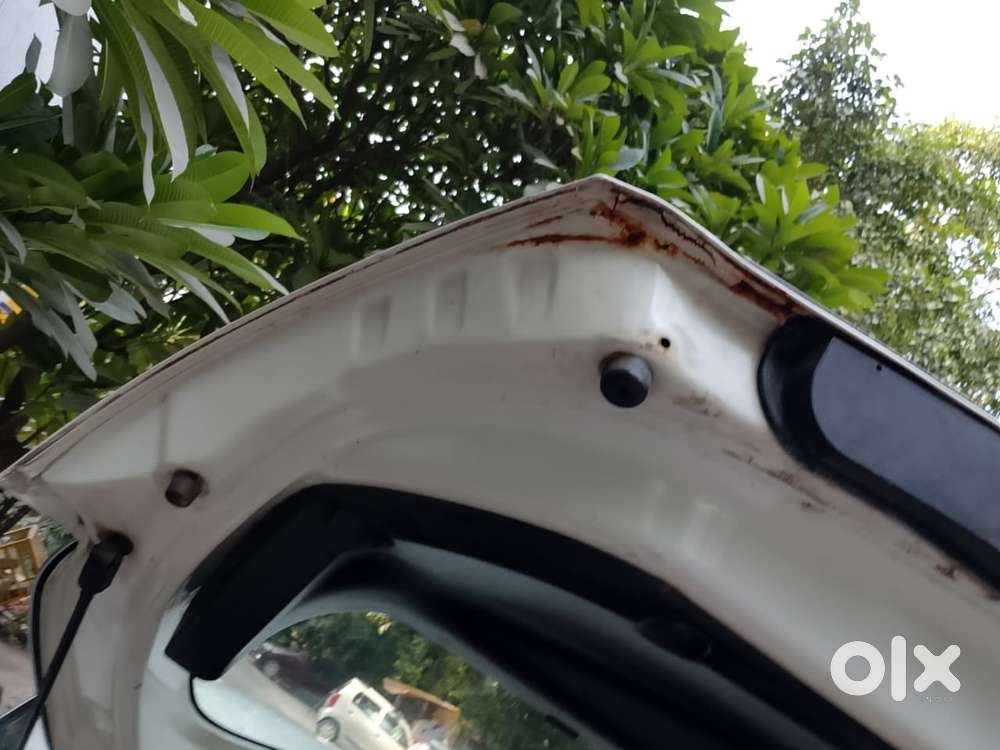Maruti Suzuki Swift Lxi Bsiv, 2012, Petrol