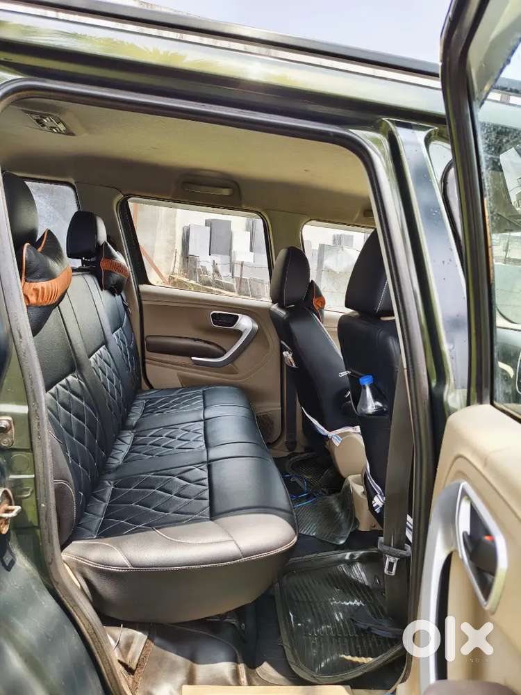 Mahindra Tuv 300 2018 T8