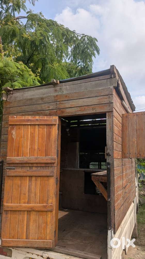 Well Maintained Food Truck.