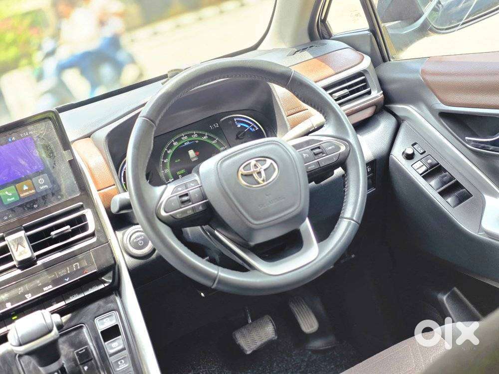 Toyota Innova Hycross 2.0 Vx Hybrid 8 Str, 2025, Petrol