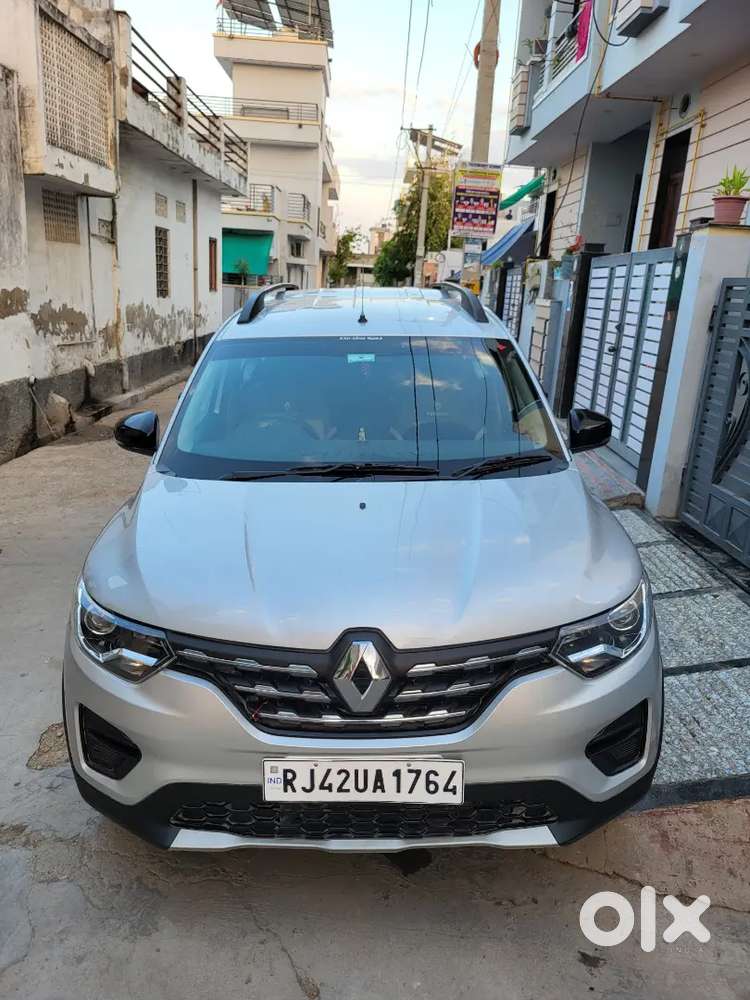 Renault 7-seater Car Showroom Condition