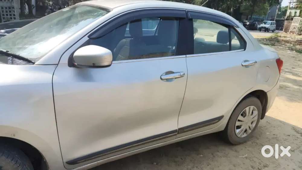 Well Maintained Cng Fitted Swift Dezire.