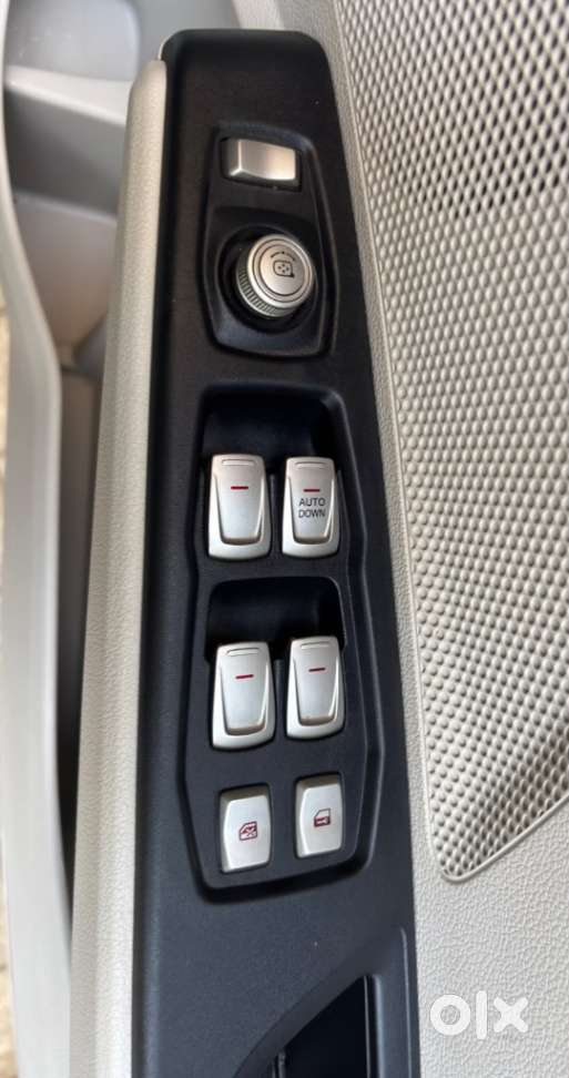 Mahindra Xuv300 W6, 2023, Petrol