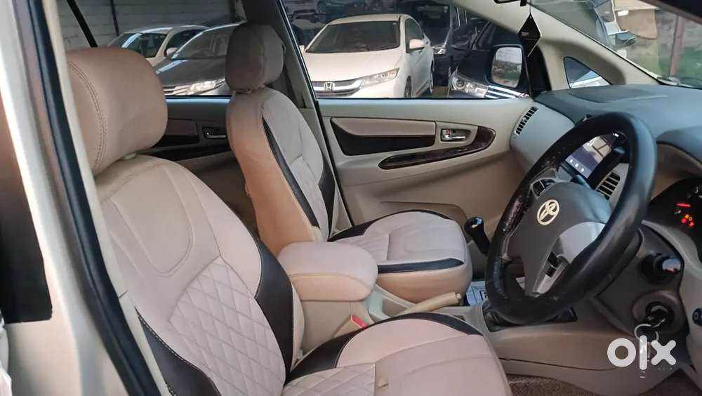 Toyota Innova 2.5 V Diesel Model 2013