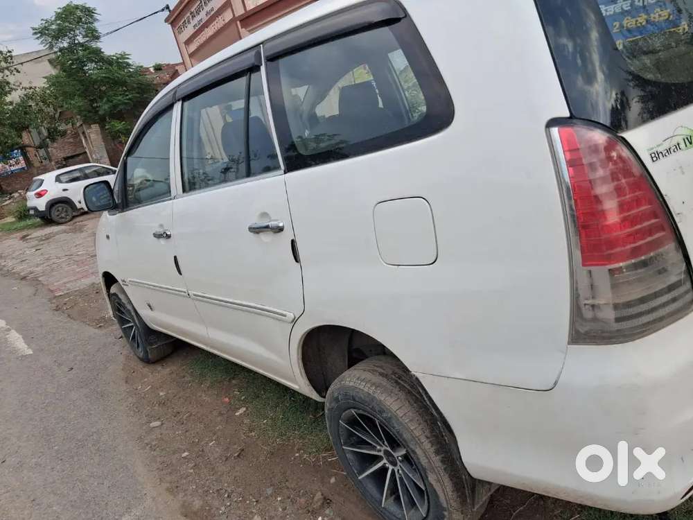 Toyota Innova 2010 Diesel Well Maintained
