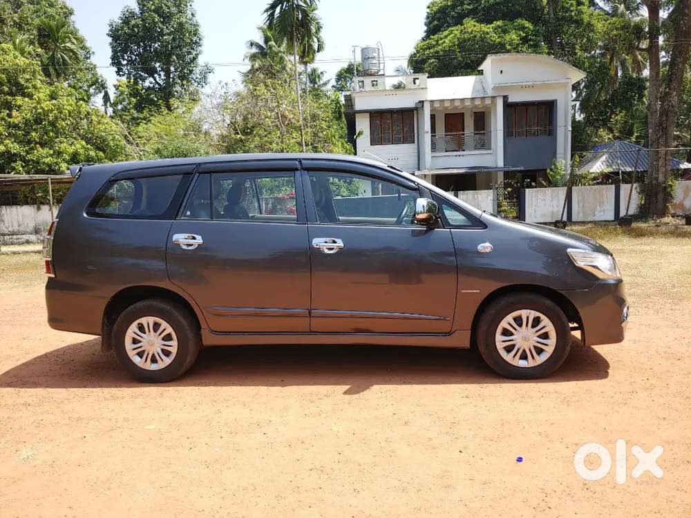 Toyota Innova Dec 2015 Model Diesel 128628 Km Driven