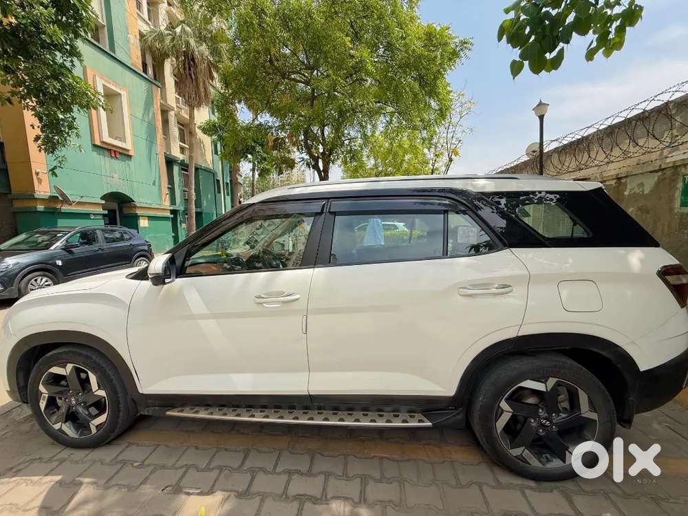 Hyundai Alcazar Platinum(o) At 7 Diesel. In Showroom Condition.