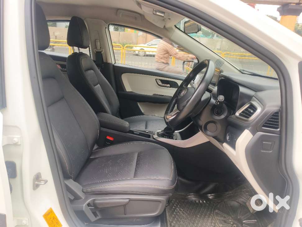 Tata Altroz Xma Plus (s), 2023, Petrol