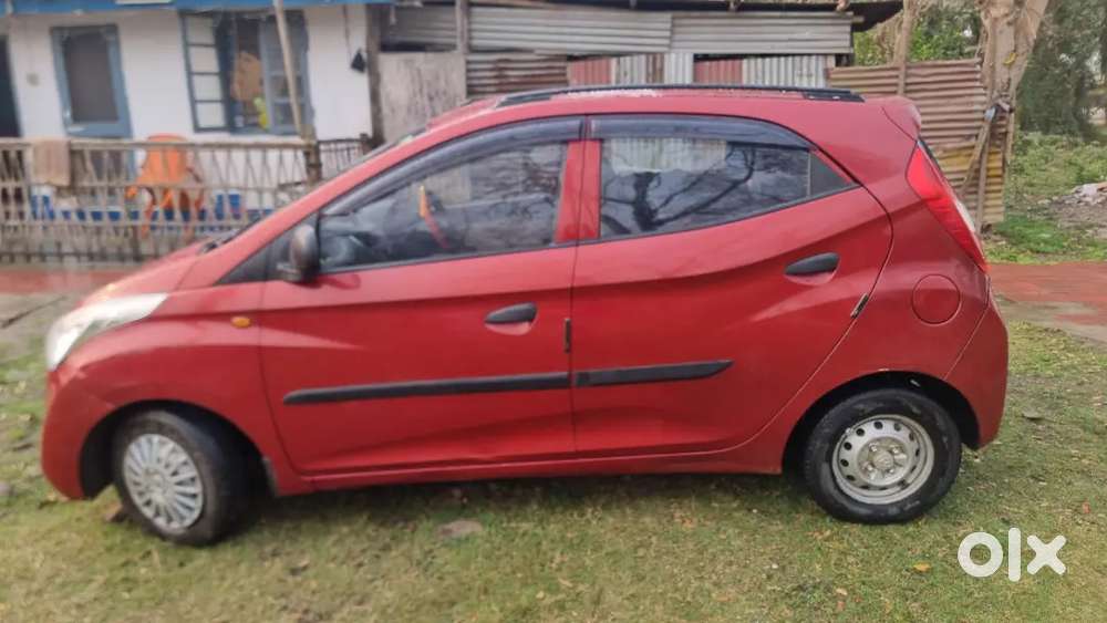 Well Maintained Eon Era + Car.
