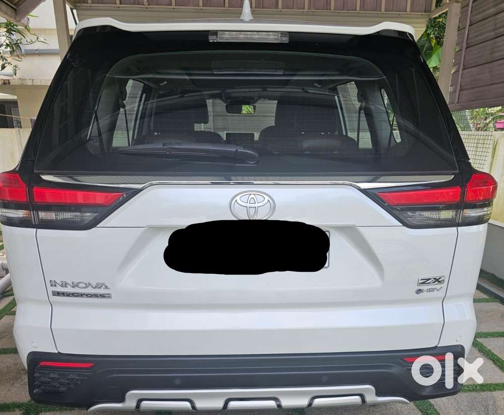 Toyota Innova Hycross 2.0 Zx (o) Hybrid 7 Str, 2025, Petrol