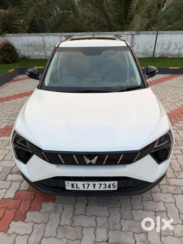 Mahindra Xuv 3xo Ax5 Petrol Mt  Single Owner Warranty Period