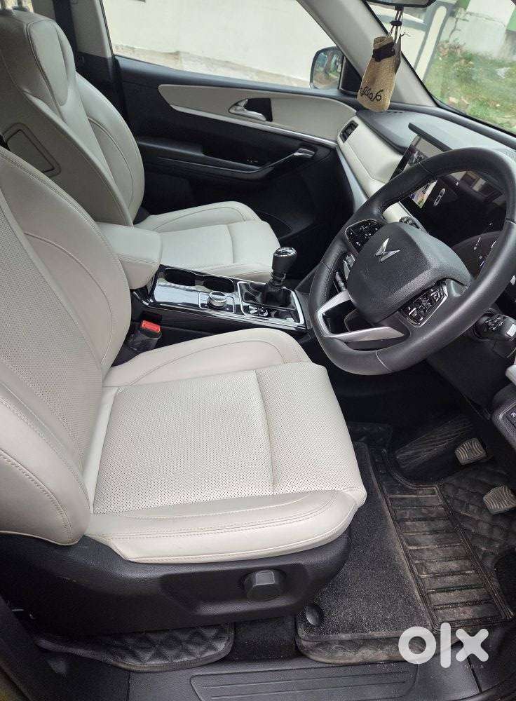Mahindra Xuv700 2.2 Ax 7 Diesel Mt Luxury Pack Str, 2024, Diesel