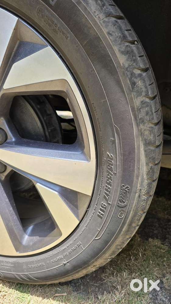 Volkswagen Taigun 1.0 Tsi At  Cherry Red  Single Owner  Low Km