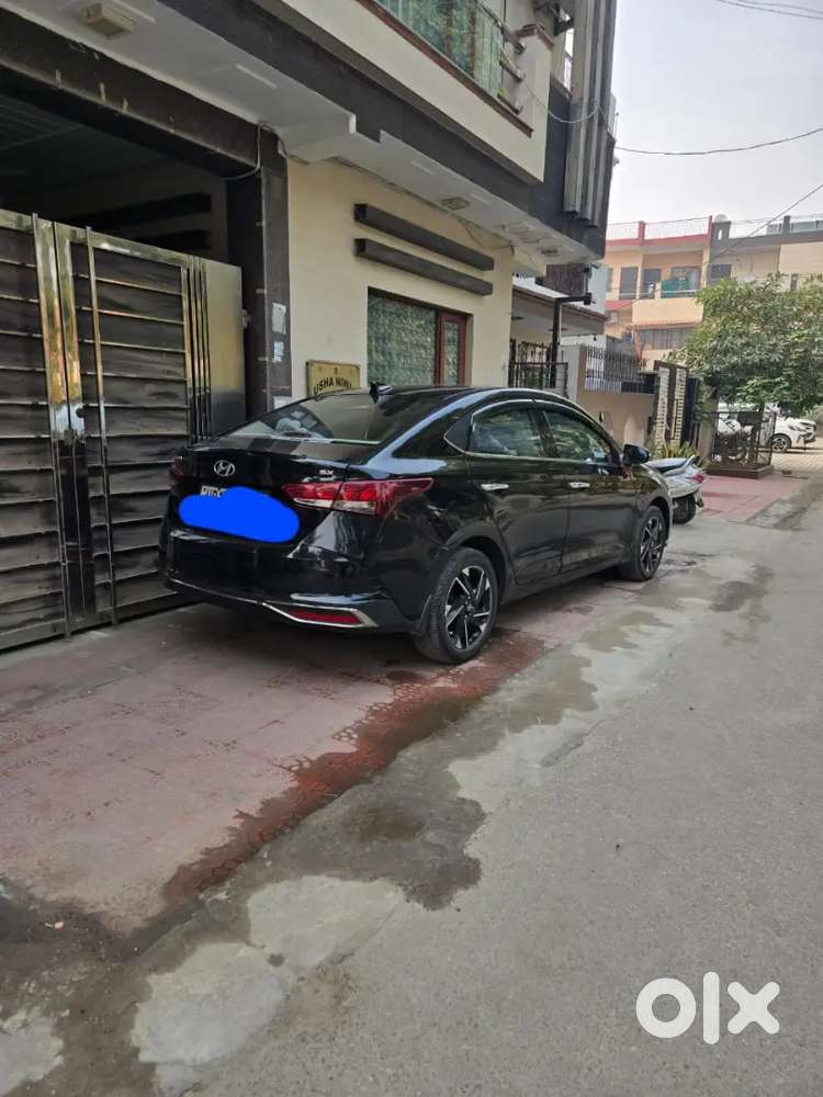 Fully Automatic Top Model Verna Black Air Cusioned Seats