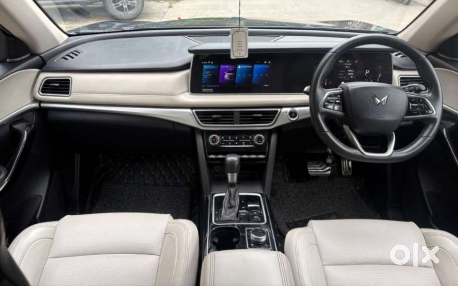 Mahindra Xuv700 2.2 Ax 7 Diesel At Luxury Pack Str, 2023, Diesel