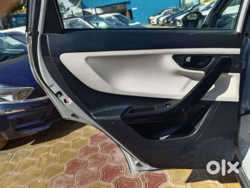 Tata Nexon, 2025, Petrol