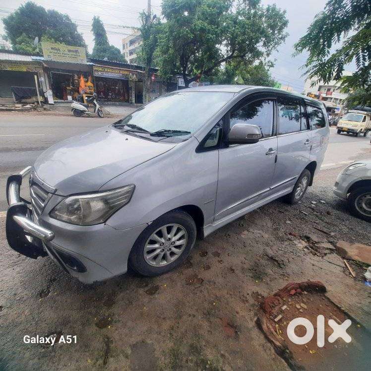 Toyota Innova 2.5 Vx 8 Seater Bs Iv, 2014, Diesel