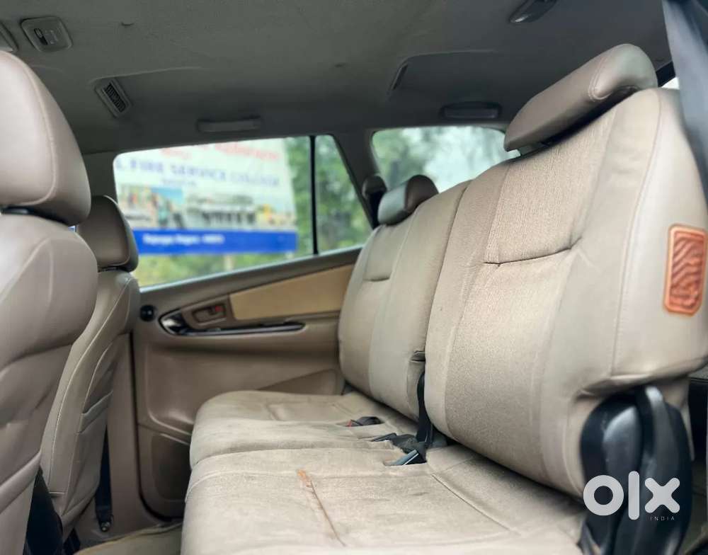 Toyota Innova 2.5 G (diesel) 8 Seater Bs Iv, 2015, Diesel