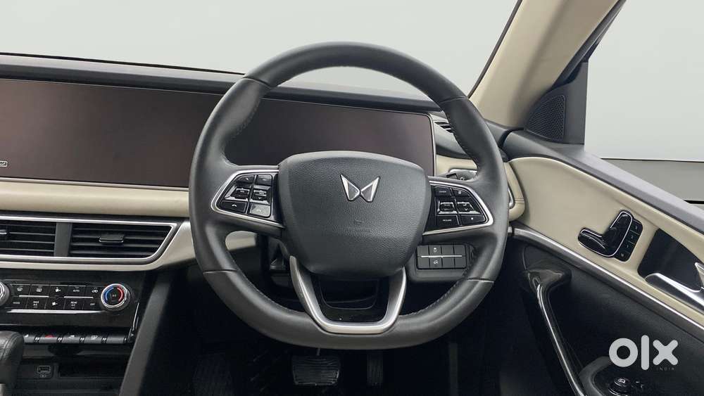 Mahindra Xuv700 2.0 Ax 7 Petrol At Str, 2021, Petrol