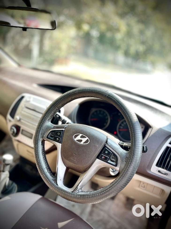 Hyundai I20 2009-2011 1.4 Asta (at), 2011, Petrol