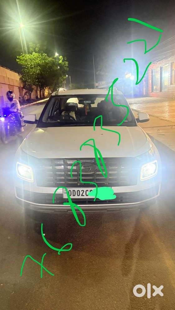 Hyundai Venue 2024 Petrol Well Maintained