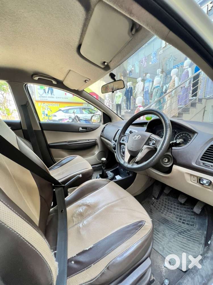 Hyundai I20 2009 Petrol+cng Body Bit Damage But Engine And Ac Powerful