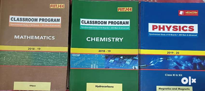 Fiitjee Jee Package + Free books - Books - 1757092638