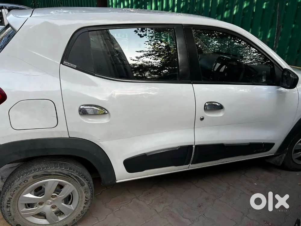 A Renault Kwid Rxt 0.8 In White Colour Only 30,000 Km Driven Hr Number