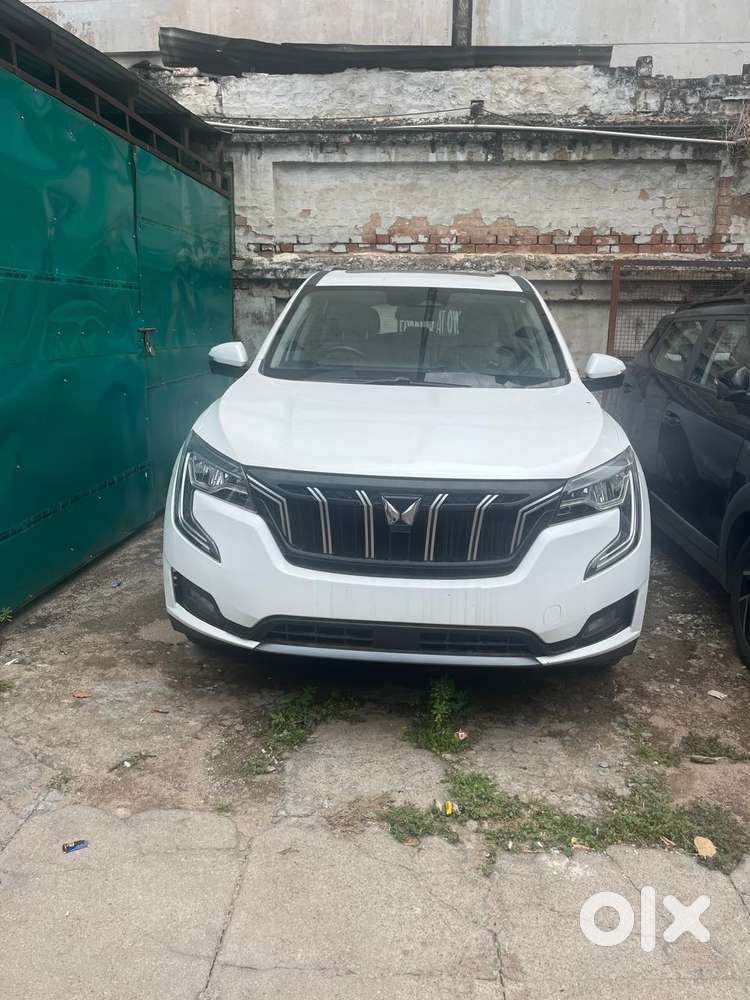 Mahindra Xuv700 2.0 Ax 7 Petrol At Str, 2023, Petrol