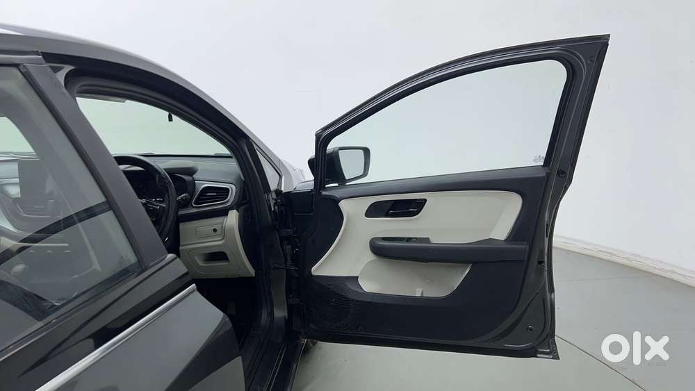 Tata Altroz 1.2 Xe, 2022, Petrol