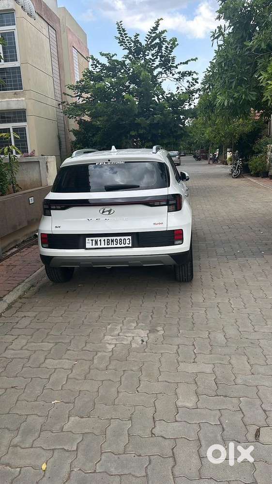 Hyundai Venue 2024 Petrol 28000 Km Driven