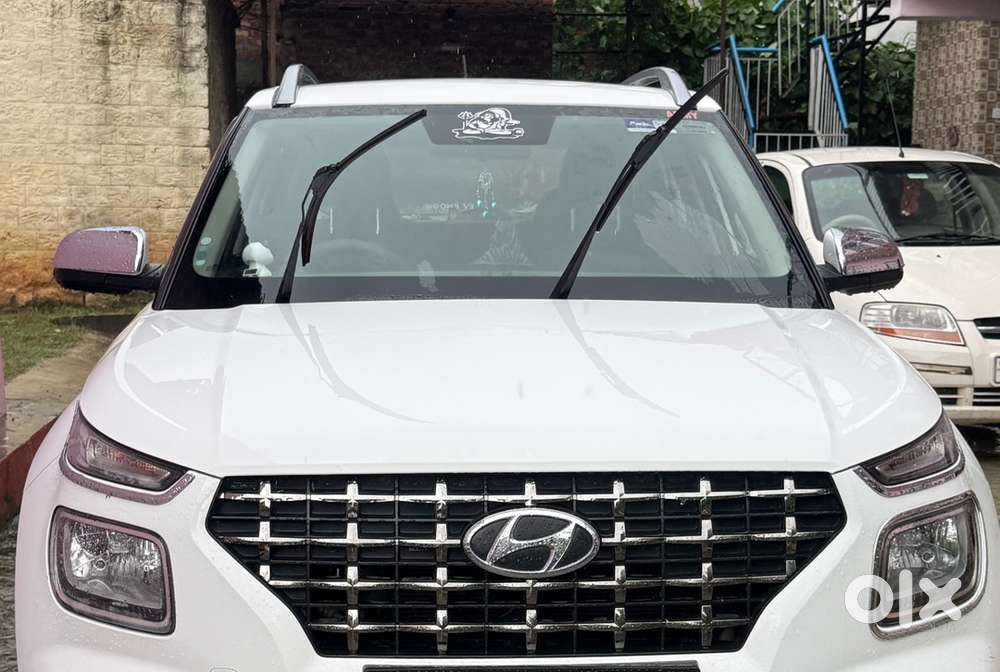 Hyundai Venue S 1.2 Petrol Manual | Dec 2021 | 35,000 Km | First Owner