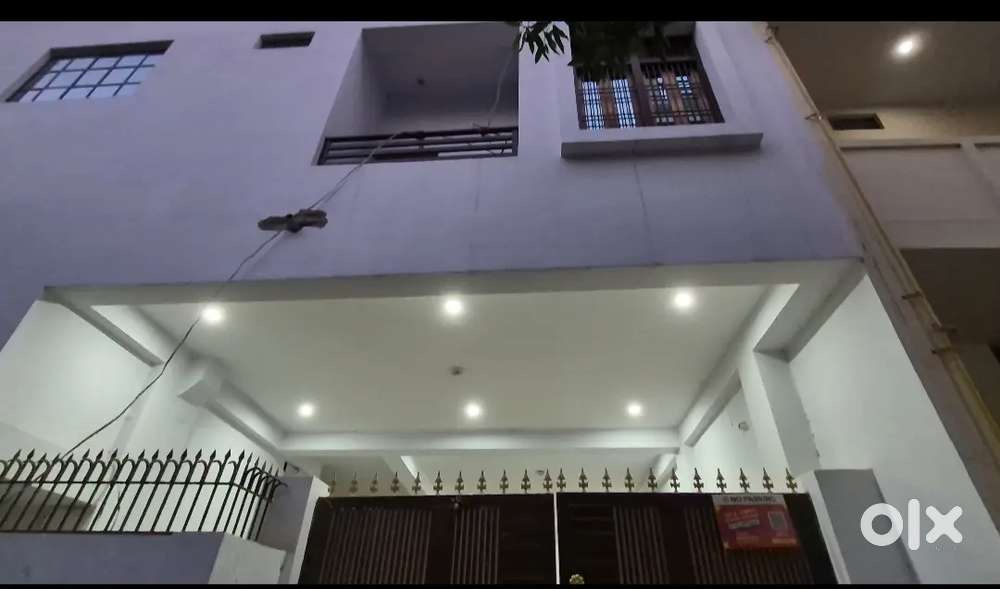 2 Bhk flat for rent near varanasi public school Kerakatpur