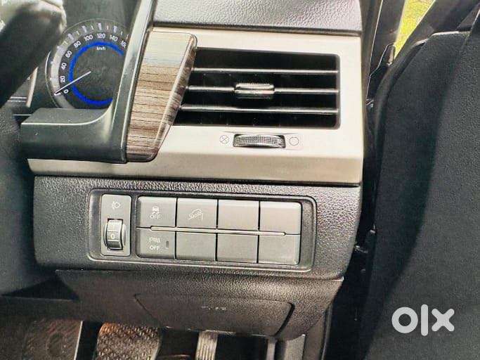 Mahindra Alturas G4 4x2 At, 2022, Diesel