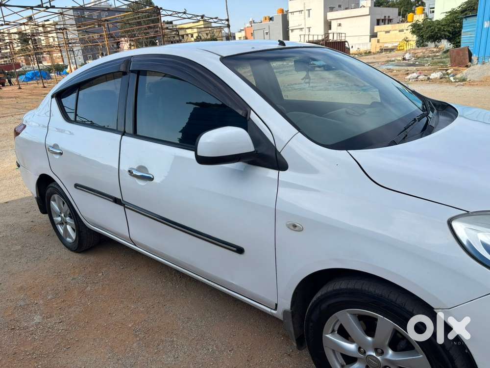 Nissan Sunny Xv Diesel - Top End  Push Button Start  Climate Control